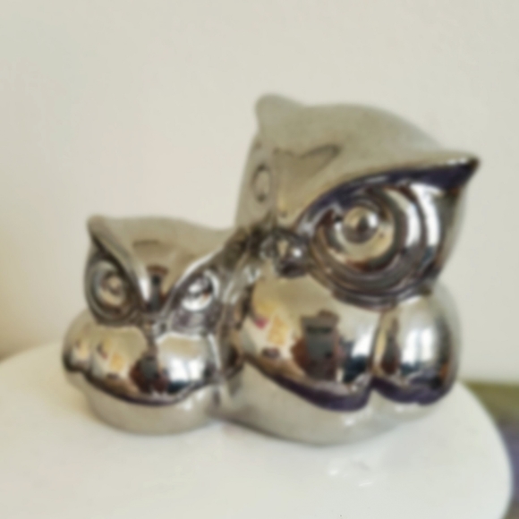 WHITE PORCELAIN CERAMIC JEWELERY BOX WITH SILVER TONE OWLS SITTING ON  THE LID - Picture 2 of 7